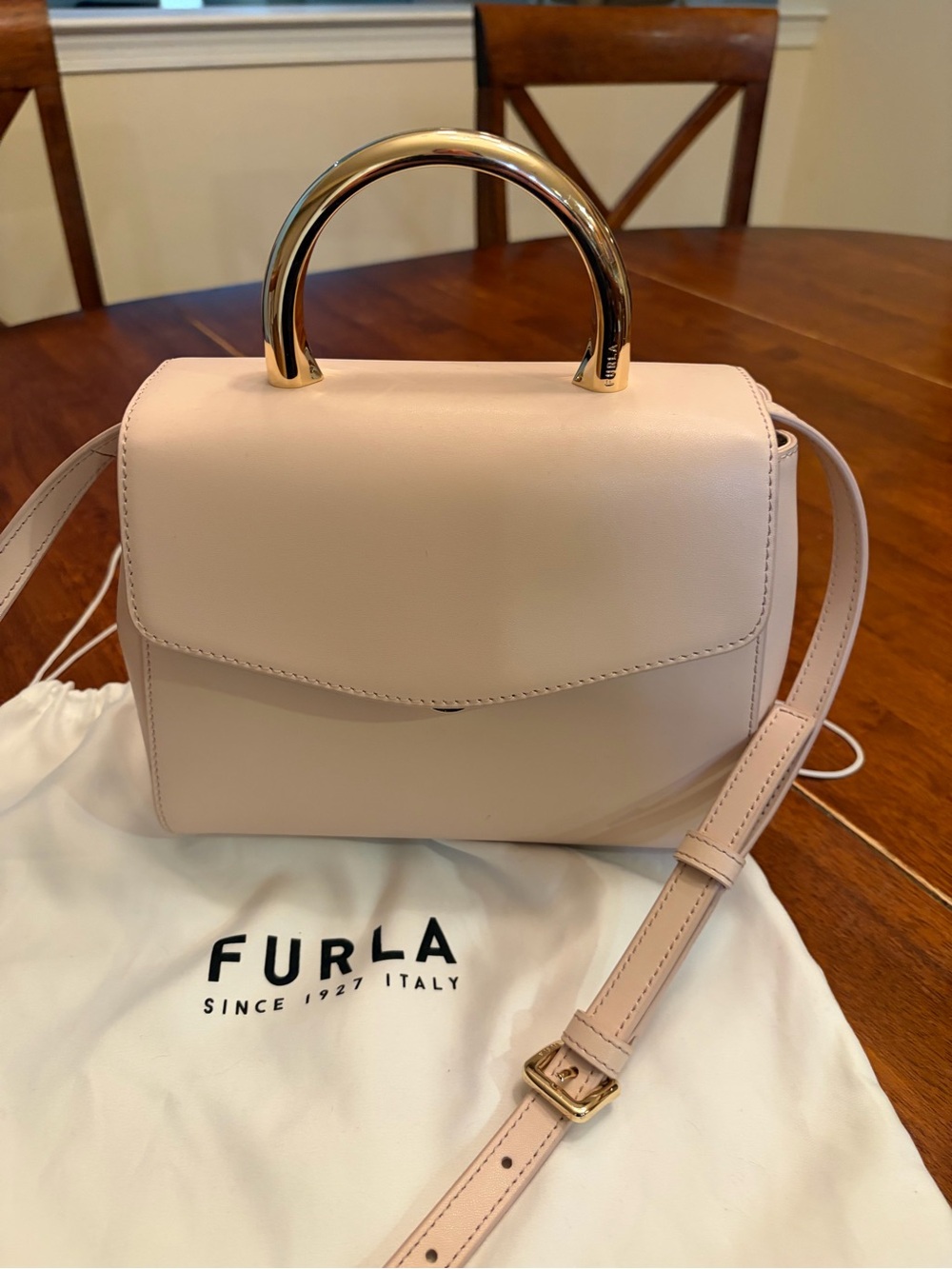 Furla Meridiana Light Pink Leather Handbag with distinctive metallic Top Handle - Picture 1 of 14